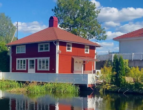 Lovely Waterfront Cottage near Karlshamn, Asarum